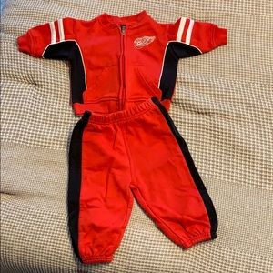 6/9 Month 2 piece NHL Red Wings outfit never worn
